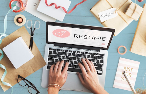 Understanding the Differences Between a CV and a Resume